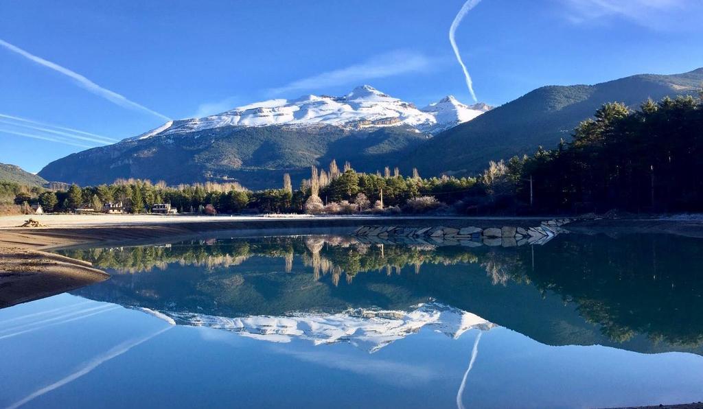 Roca Nevada Suites Villanúa Eksteriør bilde