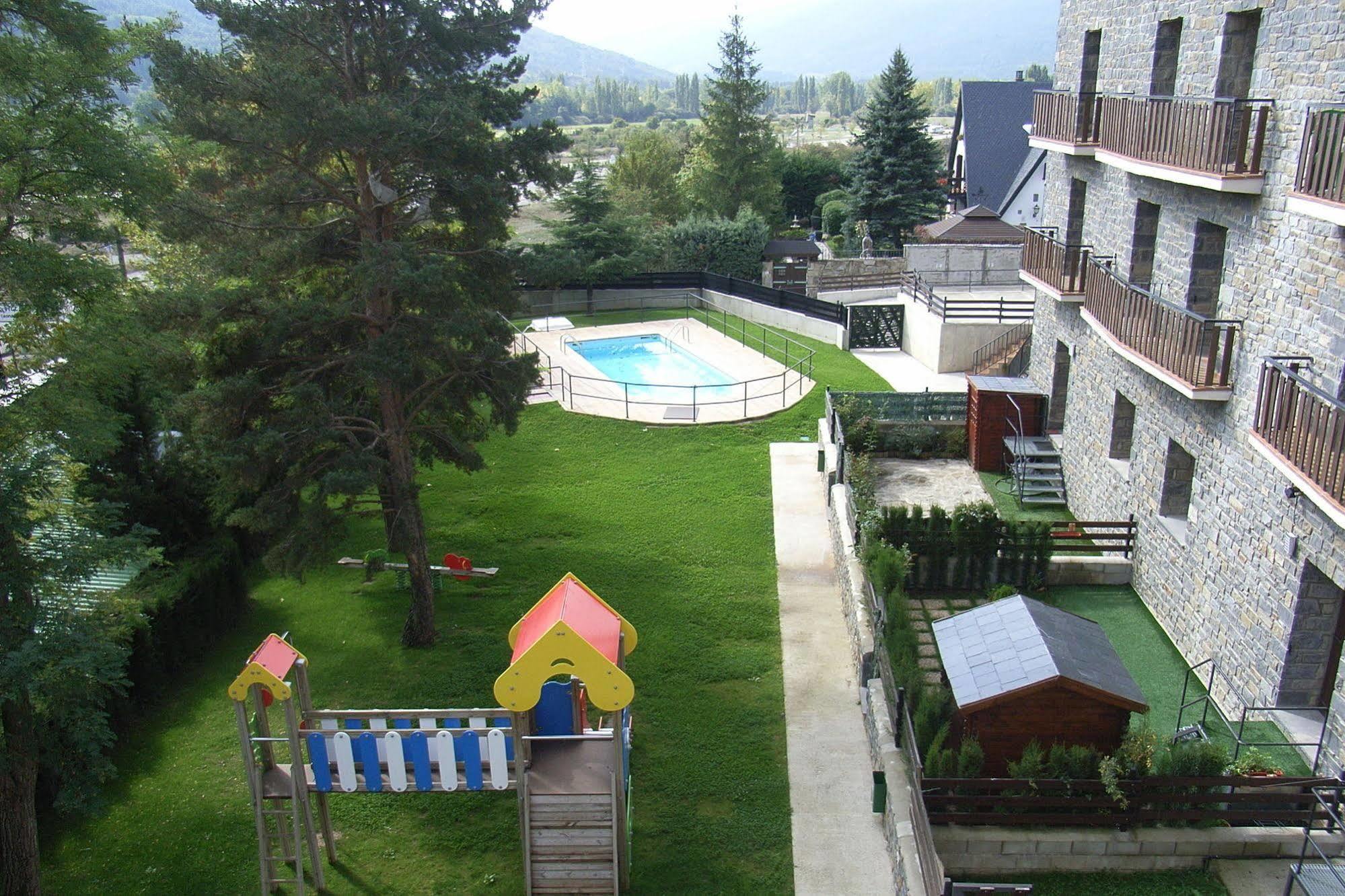 Roca Nevada Suites Villanúa Eksteriør bilde