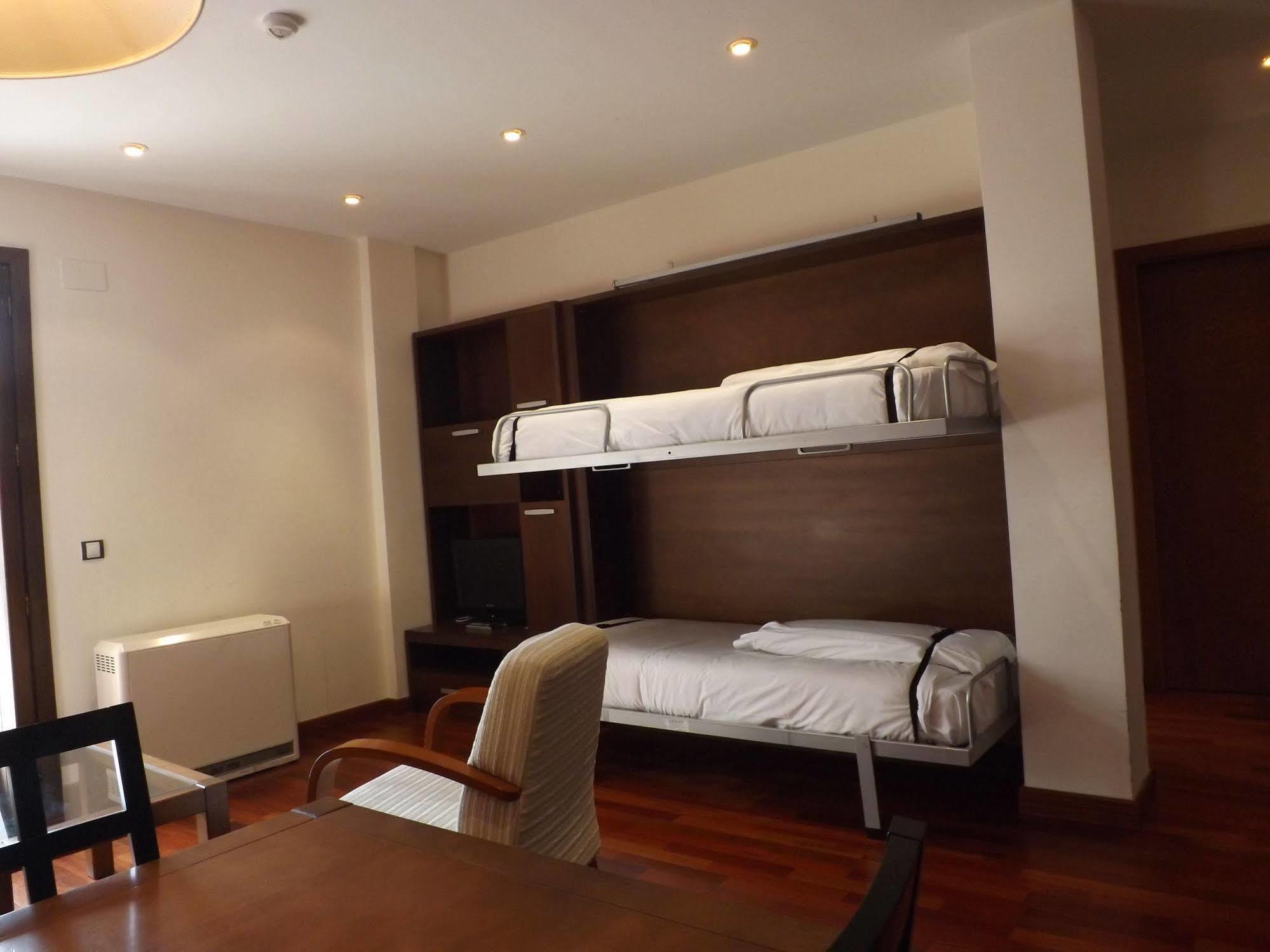 Roca Nevada Suites Villanúa Eksteriør bilde
