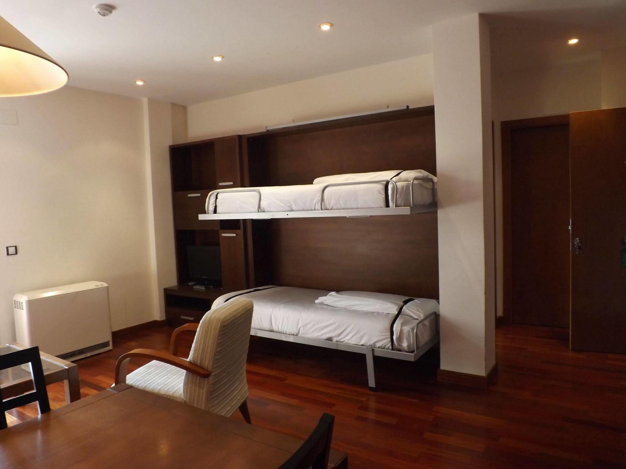 Roca Nevada Suites Villanúa Eksteriør bilde